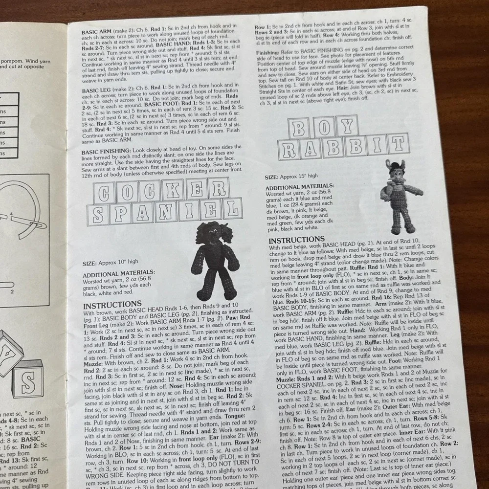 Leisure Arts Leaflet 136 – Toys & Puppets to Knit & Crochet (1978) – 18 Patterns